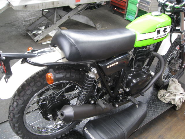 250TR ヴィンテージMXシート : 広島のカスタムバイクショップFACTORY  