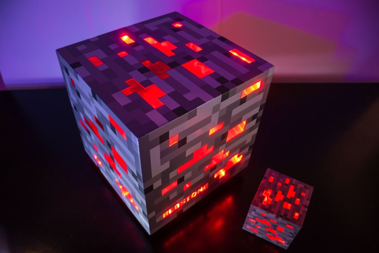 グッズ これぞminecraft愛の結晶 海外デザイナーが作り上げたマインクラフトのレッドストーンモチーフのカスタムpcがすごい Wikiを見てもワカラナイ人のためのminecraft グッズ これぞminecraft愛の結晶 海外デザイナーが作り上げたマインクラフトのレッドストーンモチーフのカスタムpcがすごい Wikiを見てもワカラナイ人のためのminecraft