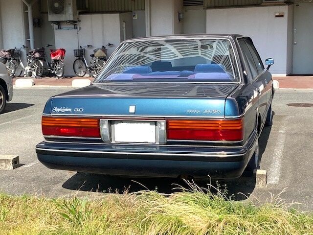 とても綺麗なクラウンセダンの放置車 Fairlady Z Fan