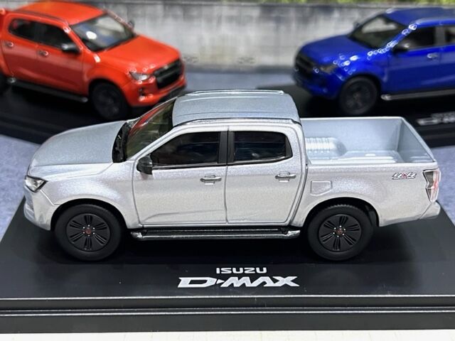 いすゞ　ＤーＭＡＸ　ミニカー　2個セット 2台セット いすゞ D-MAX ルノー12 マジョレット マジョレット