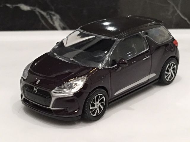 DS AUTOMOBILES DS 3 ミニカープレゼント : FAIRLADY Z fan