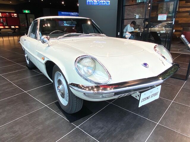 マツダブランドスペース大阪 コスモスポーツとまだ発売前のmx 30 Fairlady Z Fan