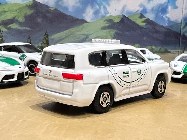 イオンオリジナルトミカ No.82 トヨタ ランドクルーザー ドバイ