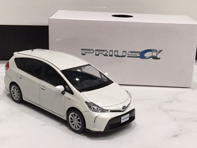 1/30 トヨタ プリウスα (後期型) カラーサンプル : FAIRLADY Z fan