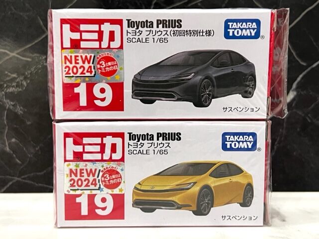 トミカ 19 トヨタ プリウス 2台セット (通常版+初回特別仕様