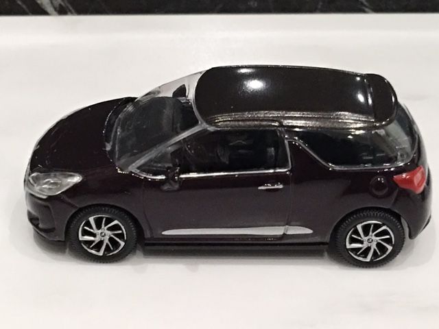 DS AUTOMOBILES DS 3 ミニカープレゼント : FAIRLADY Z fan