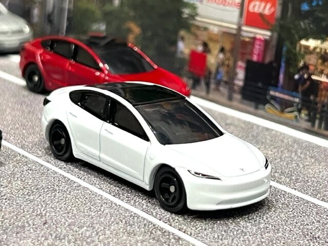 今月の新車～トミカ 98番 テスラ モデル3 : FAIRLADY Z fan