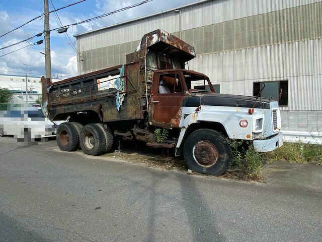 実物は初めて見たかも・・・ニッサンディーゼルダンプトラック
