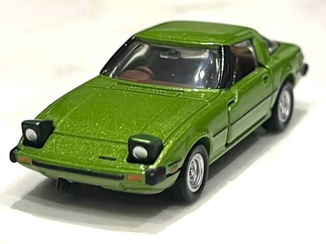 今月の新車 トミカ プレミアム 29番 マツダ サバンナ RX-7 (SA22C