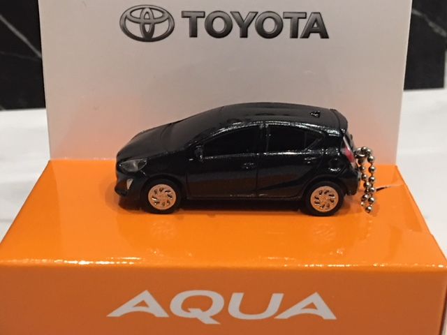 トヨタAQUAキーホルダー カーアクリルキーホルダー トヨタライセンス商品 アクア2代目