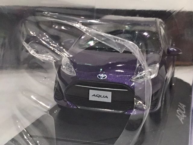 1/30 トヨタ アクア カラーサンプル(非売品)もゲット