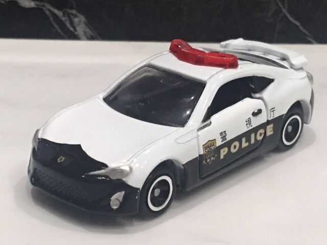 トミカ トヨタ86パトロールカー これは偽物 Fairlady Z Fan