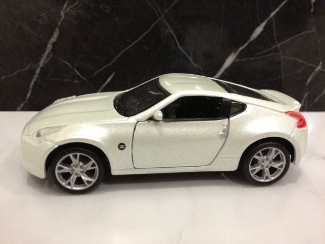1/37 Maisto POWER RACER 370Z ホワイト : FAIRLADY Z fan