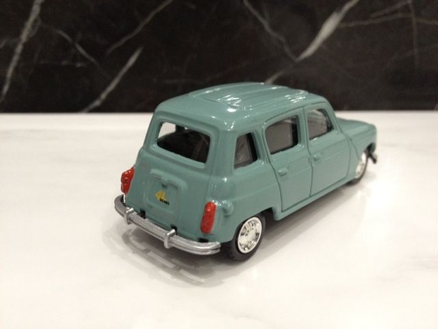 試乗プレ RENAULT 4 (キャトル)ミニカー : FAIRLADY Z fan