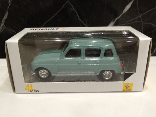 試乗プレ RENAULT 4 (キャトル)ミニカー : FAIRLADY Z fan