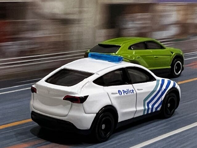 イオンオリジナルトミカ No.83 テスラ モデルY ベルギー警察パトロール