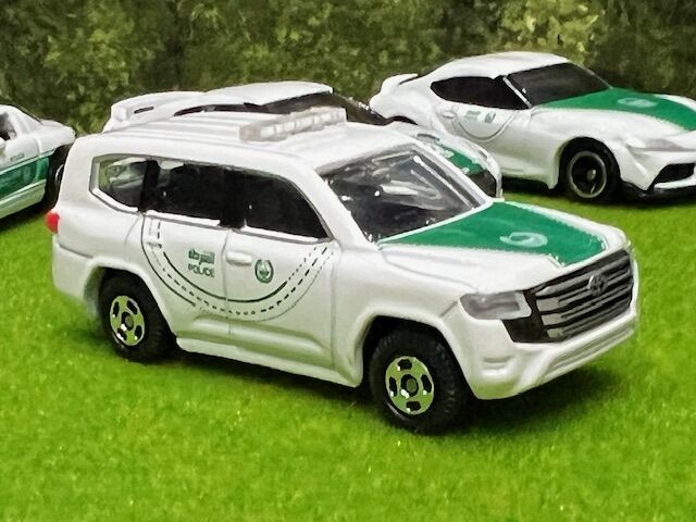 イオン限定 ドバイ警察ランドクルーザー & ホンダプレリュード 8台