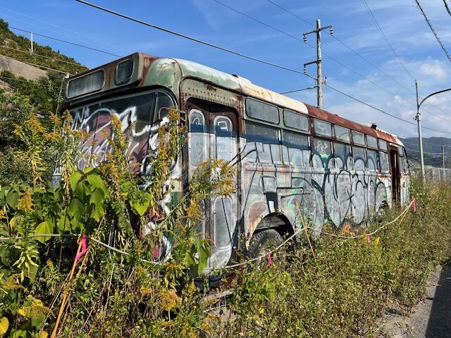 和歌山に残る旧南海カラーの廃バス : FAIRLADY Z fan