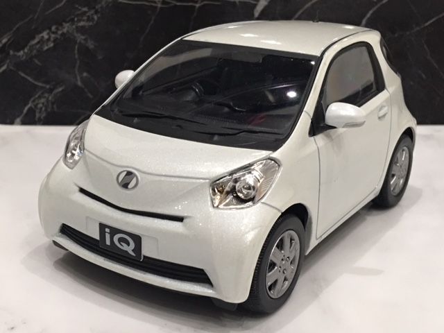 カラーサンプル 1/24 トヨタ IQ ホワイトパールクリスタルシャイン Amazon | ミニカー 1/24 ミニカー IQ アイキュー ホワイトパール