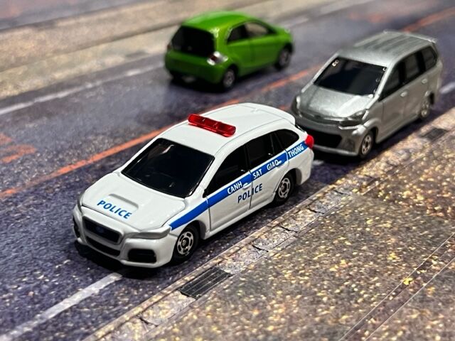 イオンオリジナルトミカ スバル レヴォーグ ベトナム警察仕様