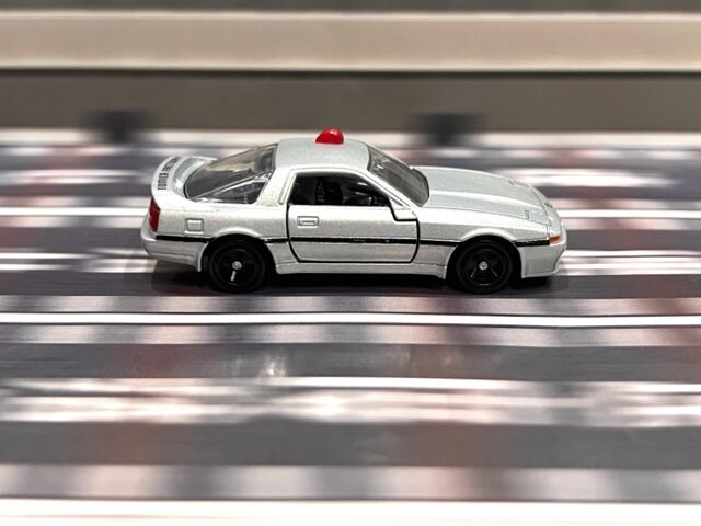 トミカ組立工場～トヨタ スープラ 覆面パトロールカー仕様