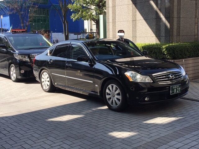 京都のバラエティ豊富なタクシーたち Fairlady Z Fan