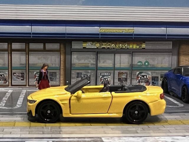 MATCHBOX MOVING PARTS 2020 BMW M4 CABRIOLET イエロー : FAIRLADY Z fan