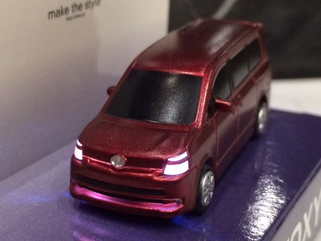 【お買得/全5色セット】トヨタ/RAV4/LEDプルバックミニカーキーホルダー トヨタ RAV4 PHV ライト点灯キーホルダー ミニカー 赤系