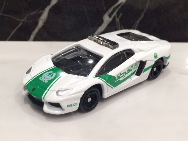 トミカ 87番 ランボルギーニ アヴェンタドールLP 700-4 ドバイ