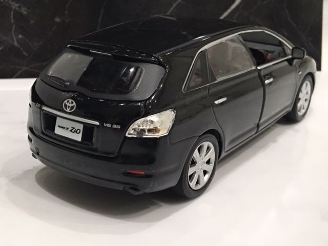 これは珍しい・・・トヨタ マークX ジオ カラーサンプル