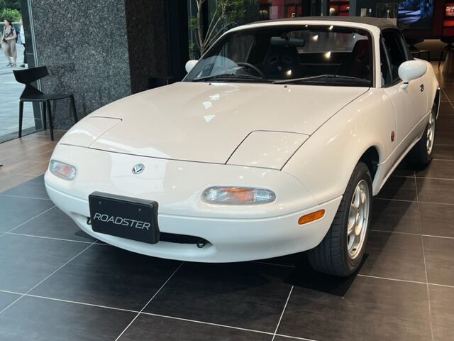 マツダブランドスペース ユーノス ロードスター展示 : FAIRLADY