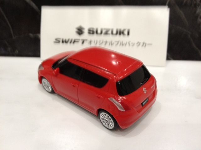 新型スイフト ハイブリッドRS 赤 1/18 カラーサンプル ミニカー スズキ特注