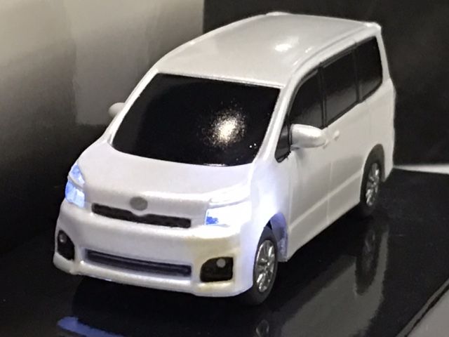 VOXY プルバックカー　LEDキーホルダー　ミニカー VOXY プルバックカー LEDキーホルダー ミニカー