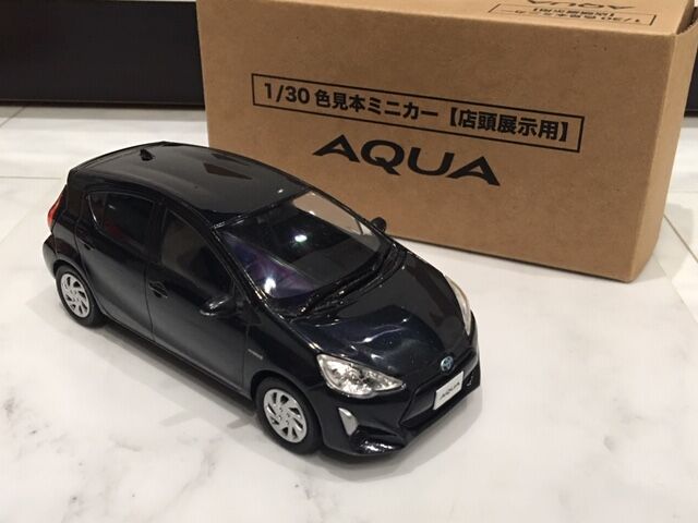 この外箱は初めて トヨタ アクア カラーサンプル Fairlady Z Fan