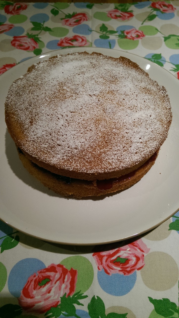 イギリスと言えば ビクトリアスポンジケーキ おとぎの国のガーデナー イギリスと言えば ビクトリアスポンジケーキ おとぎの国のガーデナー