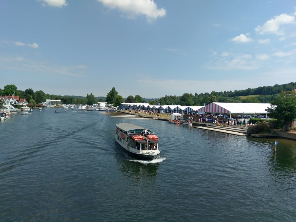 ヘンリーレガッタは 社交の場 おとぎの国のガーデナー