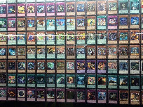 遊戯王カードが7649枚展示されている映画「遊戯王 THE DARK SIDE