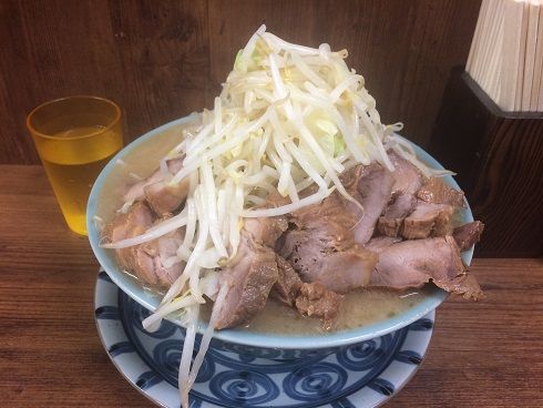 ラーメン二郎池袋東口店の豚ダブル大ラーメン 野菜増し増し 東京刺激クラブ ラーメン二郎池袋東口店の豚ダブル大ラーメン 野菜増し増し 東京刺激クラブ