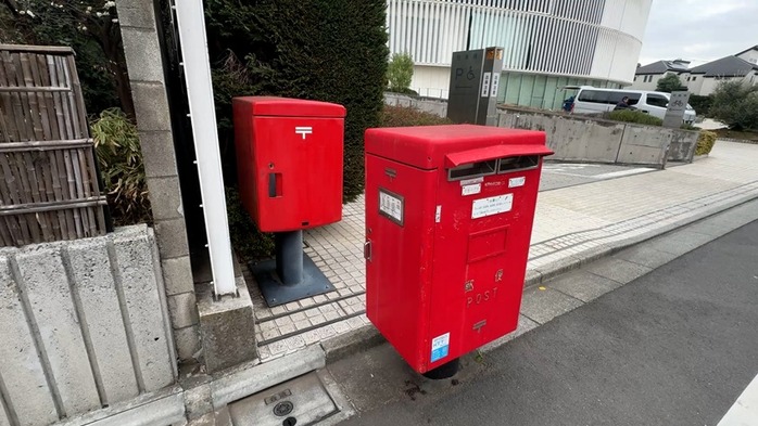 2つある郵便ポスト : 東京刺激クラブ
