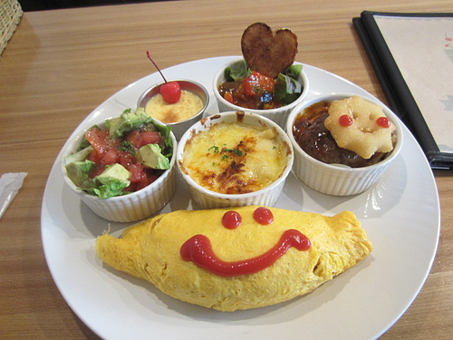 お子様ランチが食べれるｃａｆｅ ベイビーキングキッチン 東京刺激クラブ
