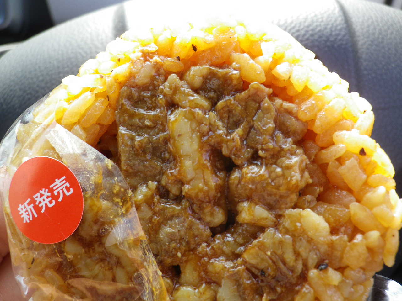 セブンイレブンの旨辛カルビの肉めし食べてみた めぐりあいズゴ