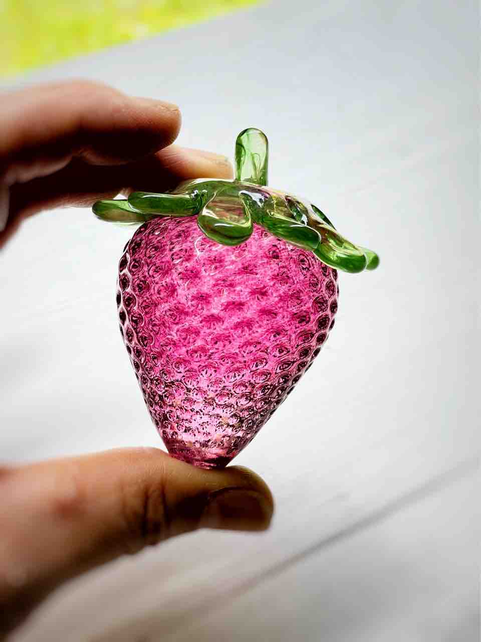 ガラスのいちご : 『灯台もと暮らし 』西伊豆ガラス工房FARO徒然日記