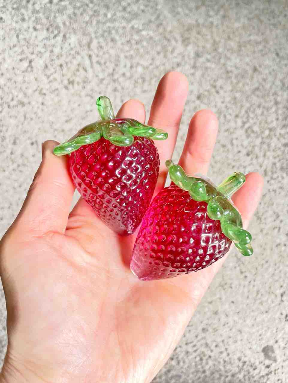 ガラスのいちご : 『灯台もと暮らし 』西伊豆ガラス工房FARO徒然日記