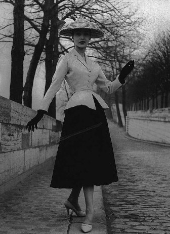 コルセットは女性の味方 それとも敵 知的にステキ ファッション用語中辞典