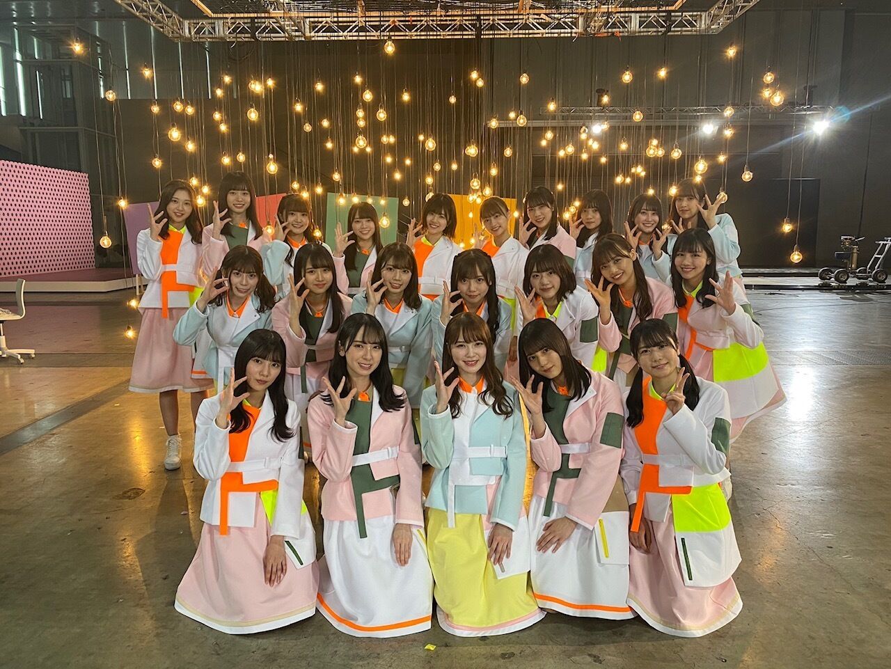 最終お値段！日向坂46 君しか勝たん MV衣装 コスプレ おまけ付き 自社