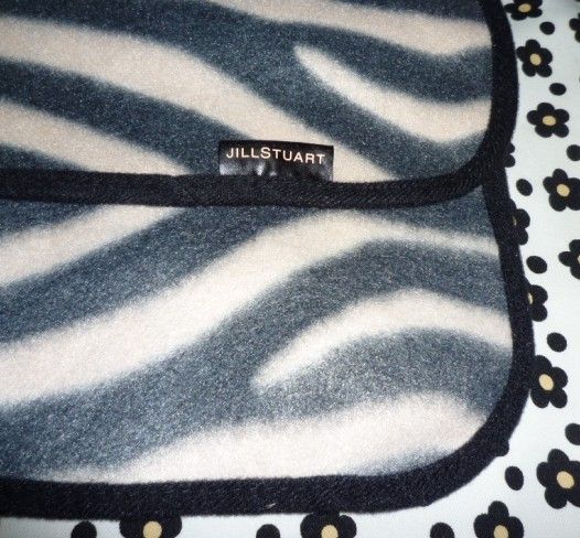 雑誌付録 ジルスチュアート X You X Inred ゼブラ柄フリースポーチ プチブランケット2個セット ファッションマグ 雑誌付録 ジルスチュアート X You X Inred ゼブラ柄フリースポーチ プチブランケット2個セット ファッションマグ