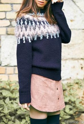 リランドチュールの鈴木えみ着用のフロント釦Aラインスエードスカートが可愛いと評判ですね。