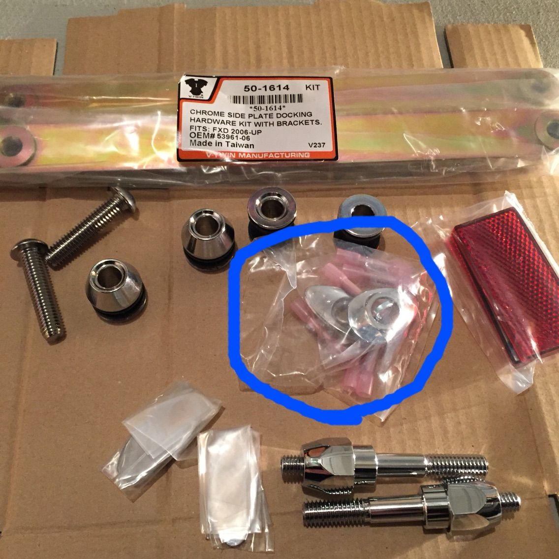 ドッキングハードウェアとターンシグナルリロケーションキット 取付