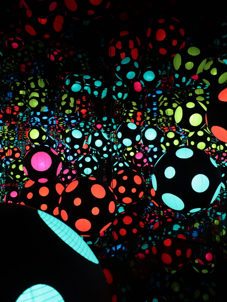 草間彌生の水玉の世界＠クリスタルブリッジズ : 吾閑荘（あかんそう