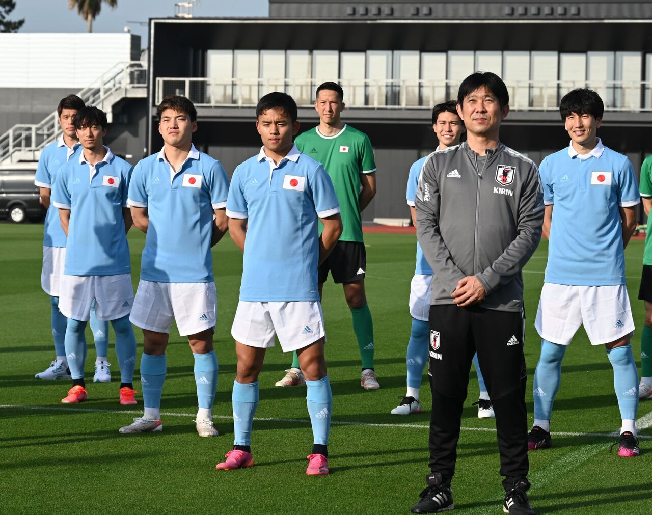 画像 サッカーのユニフォームを日本人とイギリス人が着た結果がこちらwwww サッカーまとめアンテナ サッカーラボアンテナ 画像 サッカーのユニフォームを日本人とイギリス人が着た結果がこちらwwww サッカーまとめアンテナ サッカーラボアンテナ